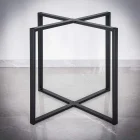 Svart metallbordsstativ med korsdesign