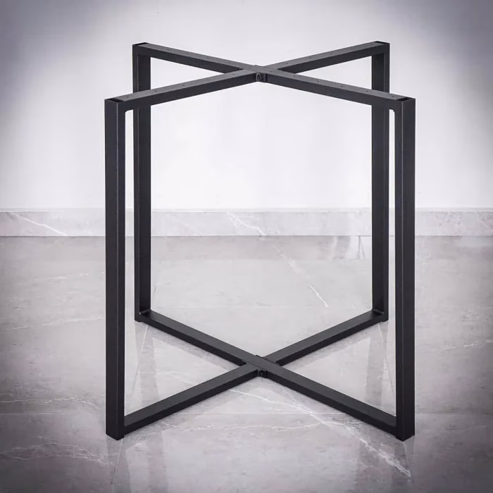 Svart metallbordsstativ med korsdesign
