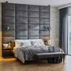 Modernt sovrum med grå inredning och stora klädda väggpaneler